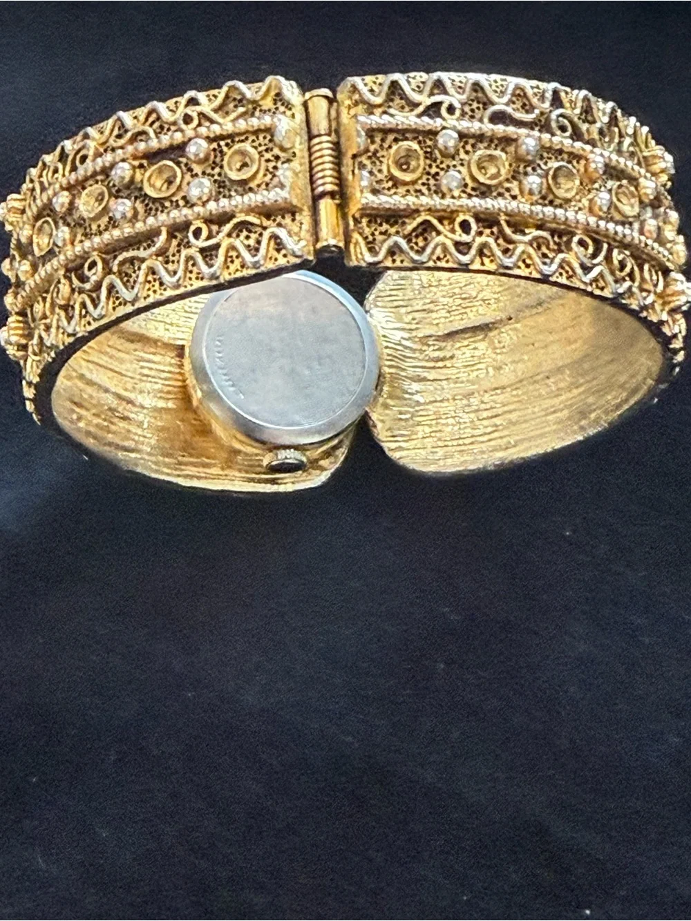 Vintage LUCERN Women’s Gold Tone SECRET Hinged Cuff Watch Ornate Filigree *READ*